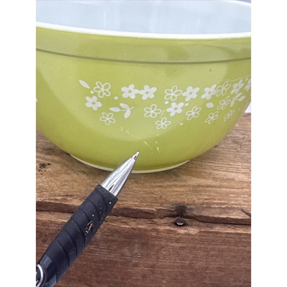 Vintage Pyrex 402 Spring Blossom Crazy Daisy Lime Green Mixing Bowl, 1 1/2 Quart
